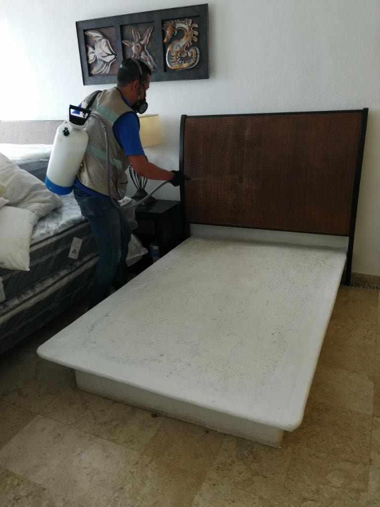 Fumigación de colchón en habitación
