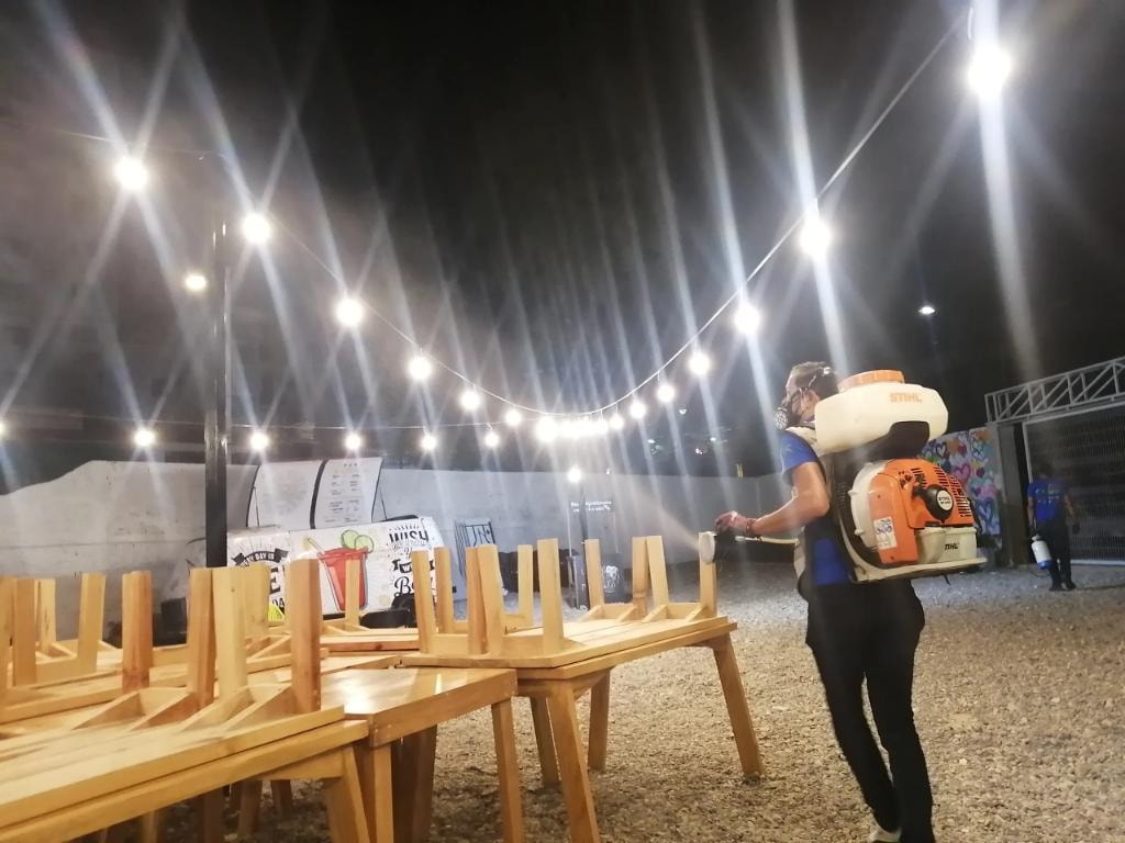 Motoaspersora en evento al aire libre